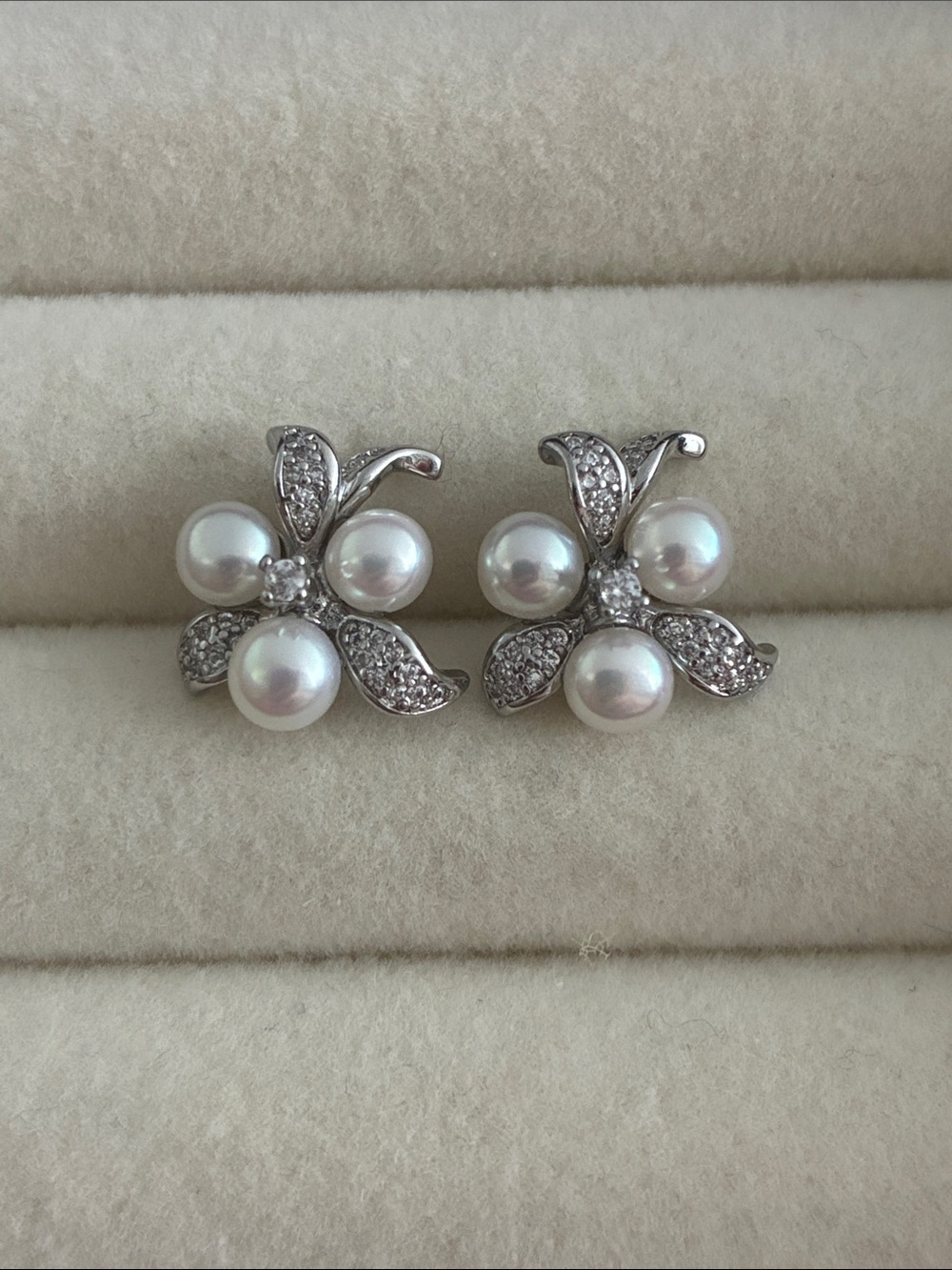 Pearl & Crystal Flower Stud Earrings - White Pearls, Silver Tone